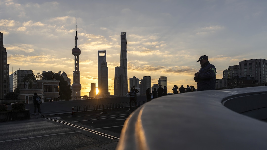 Asian Currencies Gain As Dollar Weakens Before Fed: Markets Wrap