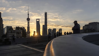 Asian Currencies Gain As Dollar Weakens Before Fed: Markets Wrap