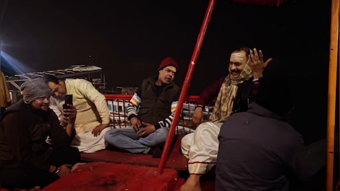 मोहब्बत में दगा की थी सो काफिर थे...आधी रात जब गंगा घाट पर गूंजा दर्द भरा नगमा