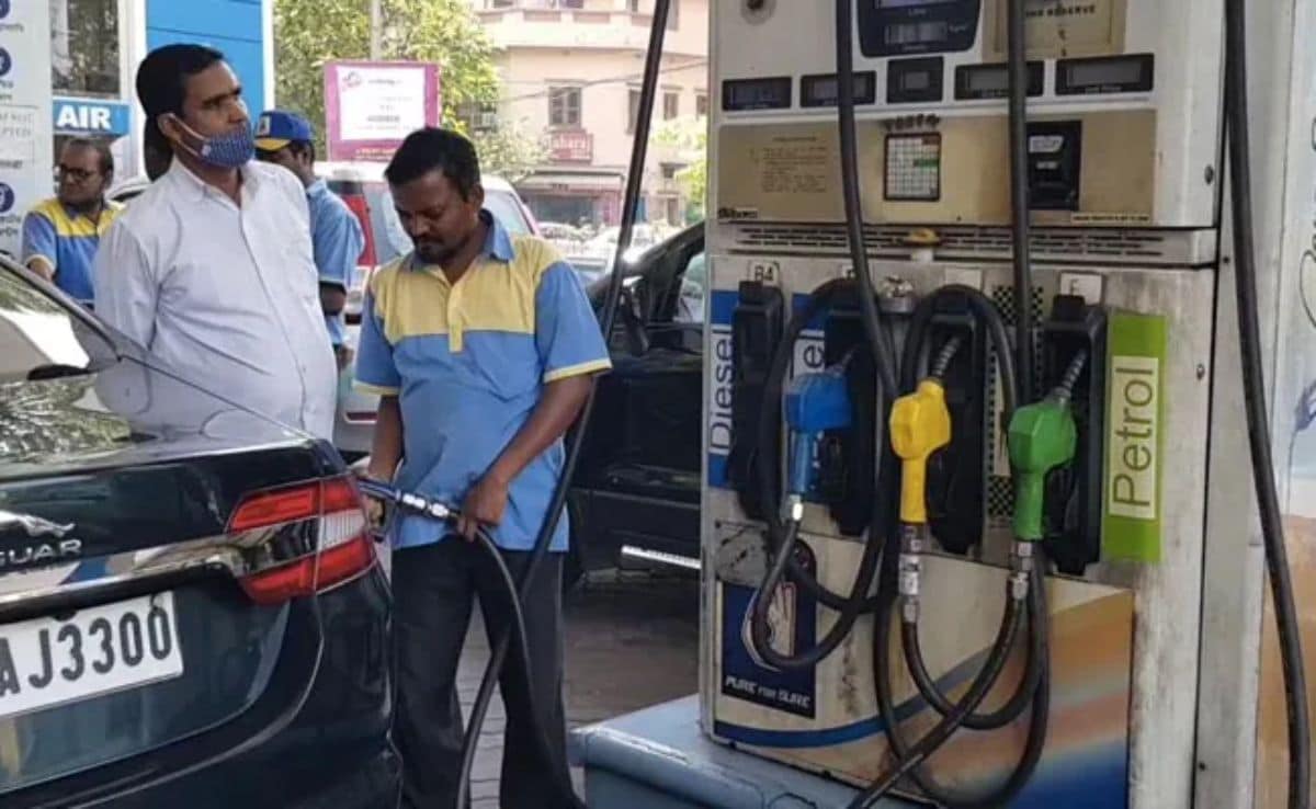 Petrol-Diesel Price: अमेरिका-ईरान तनाव के बीच फिर बढ़े कच्चे तेल के दाम, जानें आज दिल्ली से लेकर मुंबई तक किस भाव पर मिल रहा पेट्रोल-डीजल