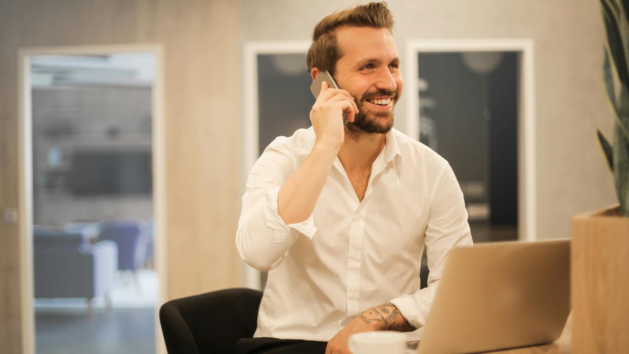 Explore 10 easy tips to stop white shirts from turning yellow easily