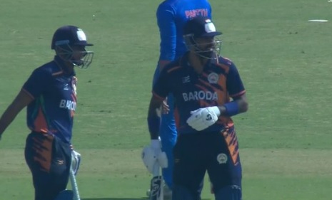 Vijay Hazare Trophy 2025-26 LIVE Score: 6,6,6,6,6,4,  हार्दिक पंड्या का तूफानी शतक, एक ही ओवर में ठोके लगातार 5 छक्के