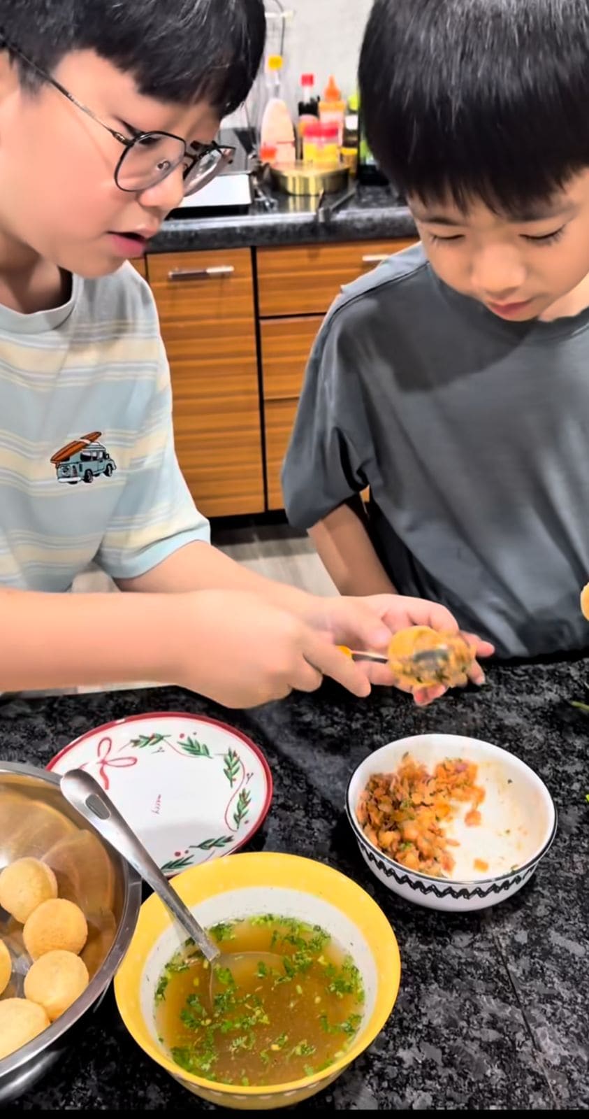 Watch: Korean Kids Making Pani Puri Is The Cutest Thing On The Internet Today Watch: Korean Kids Making Pani Puri Is The Cutest Thing On The Internet Today
