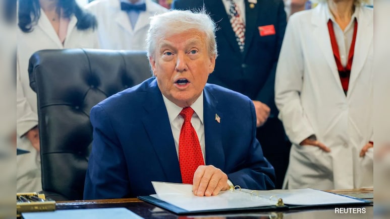 डोनाल्ड ट्रंप ने जारी की तस्वीर, खुद को बताया वेनेजुएला का कार्यवाहक राष्ट्रपति