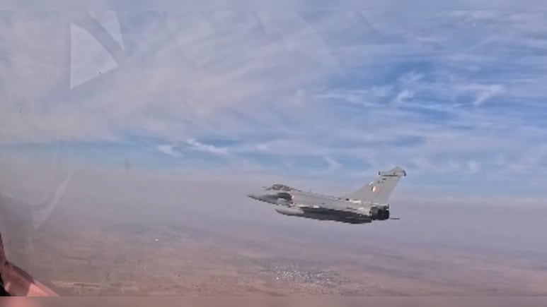 जिस राफेल का मलबा दिखा रहे थे पाकिस्तानी, वो कर्तव्य पथ पर उड़ान भरता दिखा