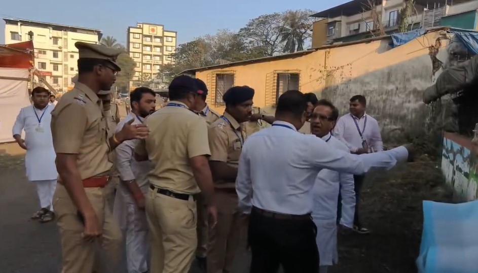 महाराष्ट्र निकाय चुनाव LIVE:   पुणे में EVM में गड़बड़ी... मुंबई में पोलिंग बूथों पर लंबी कतारें, महाराष्&zwj;ट्र निकाय चुनाव के लिए वोटिंग