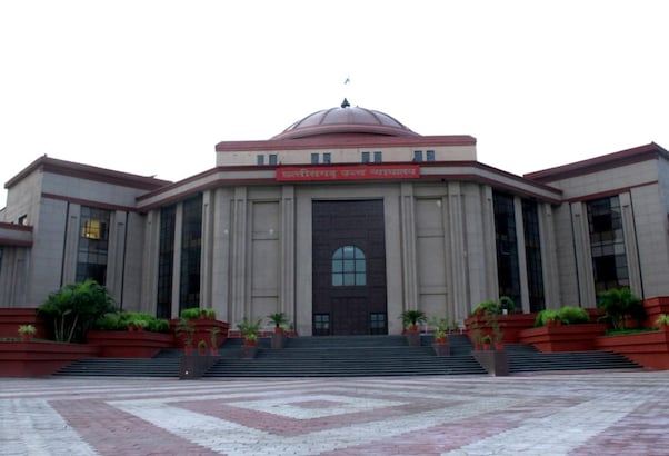 छत्तीसगढ़ आरक्षक भर्ती पर हाईकोर्ट का ब्रेक, अगली सुनवाई तक नियुक्ति आदेशों पर लगी रोक, जानिए क्या है मामला?