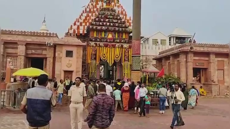 नए साल पर पुरी में उमड़ा श्रद्धालुओं का जनसैलाब, भगवान जगन्नाथ के दर्शन के लिए पहुंचे हजारों भक्त