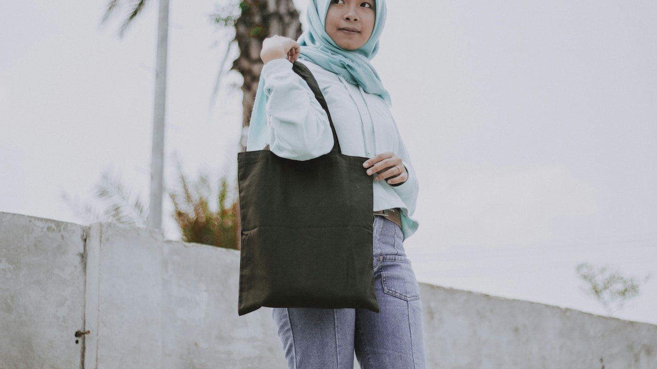 Tote Bag Shoulder Pain Explained: How Strap Width Affects Comfort Tote Bag Shoulder Pain Explained: How Strap Width Affects Comfort