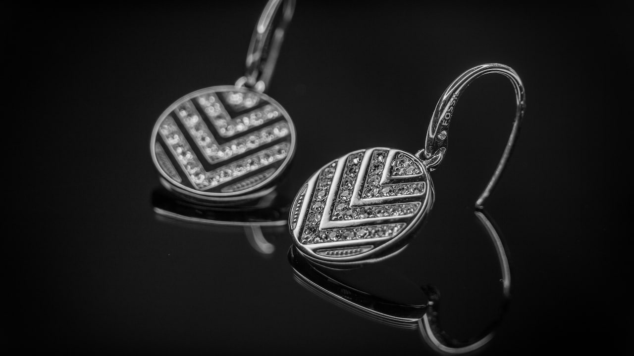 Modern Work Earrings For Women: Minimal Jewellery Styles For Office Wear Modern Work Earrings For Women: Minimal Jewellery Styles For Office Wear