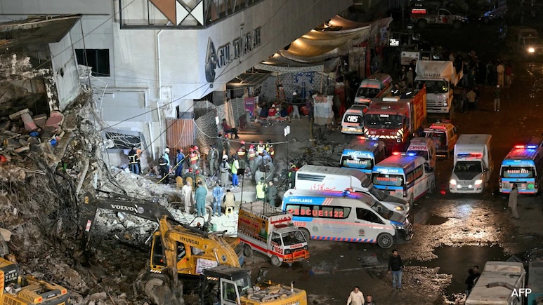 Families Protest As Dozens Remain Missing After Karachi Mall Fire