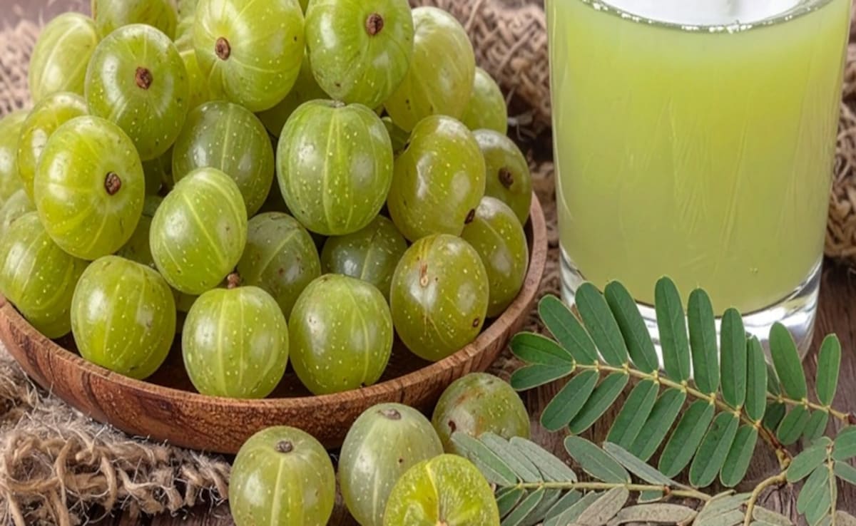 From Amla To Ragi, Nutritionist Shares Affordable Desi Superfoods You Shouldn't Miss