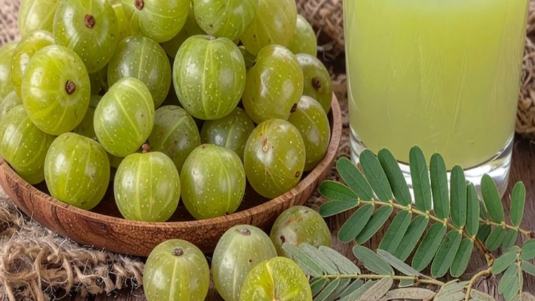 From Amla To Ragi, Nutritionist Shares Affordable Desi Superfoods You Shouldn't Miss