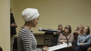 VIDEO- अमेरिका में नहीं थम रहा बवाल! ट्रंप के 'नफरती' भाषण के तुरंत बाद महिला सांसद पर अटैक