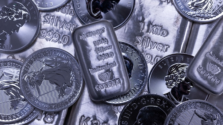 Silver Hits Record High As US-EU Crisis Over Greenland Simmers