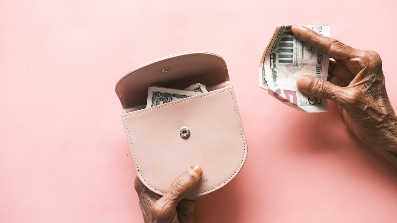 Best Slim Womens Wallets That Hold Cards And Cash Without Bulk Best Slim Womens Wallets That Hold Cards And Cash Without Bulk