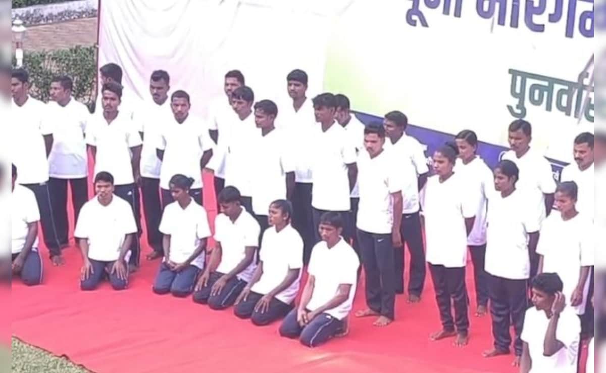 नक्सलमुक्त होने की राह पर छत्तीसगढ़! बीजापुर में 1.45 करोड़ के इनामी 52 नक्सलियों ने डाले हथियार