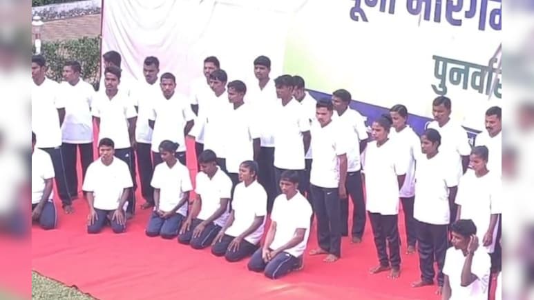 नक्सलमुक्त होने की राह पर छत्तीसगढ़! बीजापुर में 1.45 करोड़ के इनामी 52 नक्सलियों ने डाले हथियार