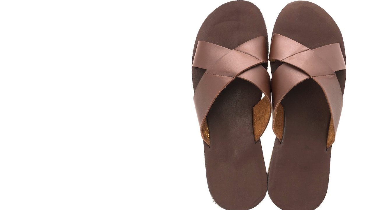 How Sandal Strap Placement Affects Toe Pain and Foot Comfort How Sandal Strap Placement Affects Toe Pain and Foot Comfort