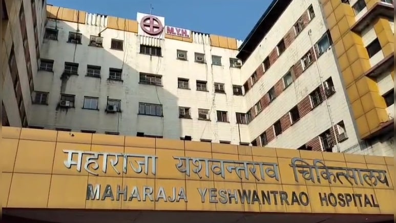 चूहा कांड के बाद MY अस्पताल में फिर लापरवाही, 1 माह के बच्चे का काटा अंगूठा; नर्स सस्पेंड