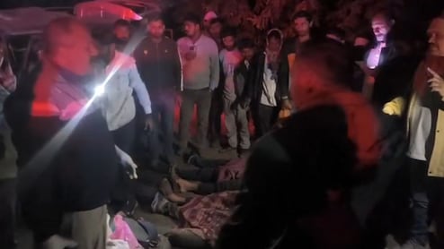 गुजरात के बनासकांठा में भीषण हादसा, राजस्थान के 7 लोगों की मौत; इनोवा कार में फंस गए शव