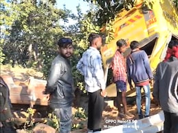 छत्तीसगढ़-झारखंड बॉर्डर पर भीषण सड़क हादसा: अब तक 10 यात्रियों की मौत, दर्जनों लोग गंभीर रूप से घायल, 80 से अधिक लोग बस में थे सवार
