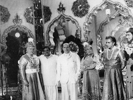 वो फिल्म जिसकी टिकट खरीदने के लिए सड़क पर सो जाते थे लोग, लगती थी 5 किलोमीटर की लंबी लाइनें, जानते हैं नाम