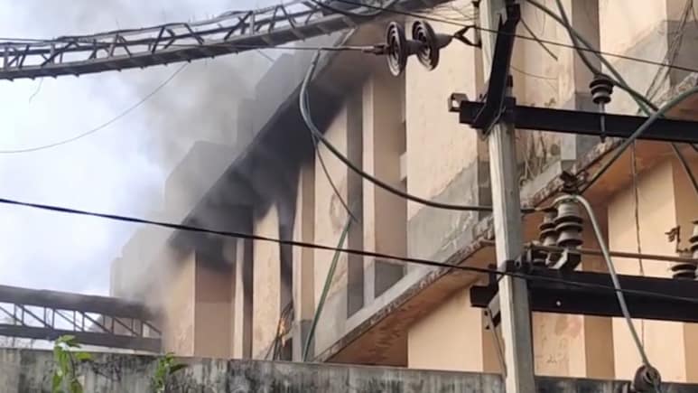 भरतपुर: BSNL ऑफिस में लगी भीषण आग, एक्सपायरी डेट के थे&nbsp;फायर इक्विपमेंट