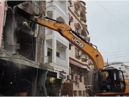 Bulldozer Action: महाकाल मंदिर के पास बन रहे तीन मंजिला होटल पर चला बुलडोजर, नोटिस के बाद भी 'नूरजहां' ने नहीं रोका था निर्माण, जानें मामला