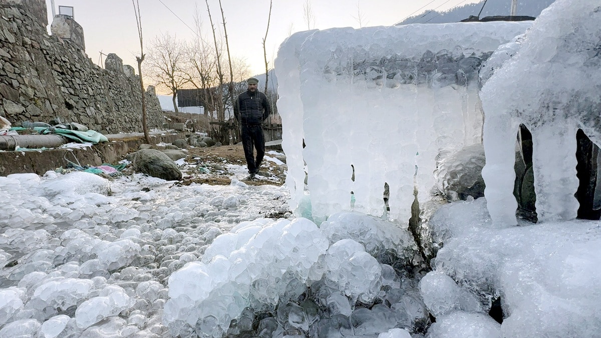 Snow in Jammu and Kashmirs Anantnag.