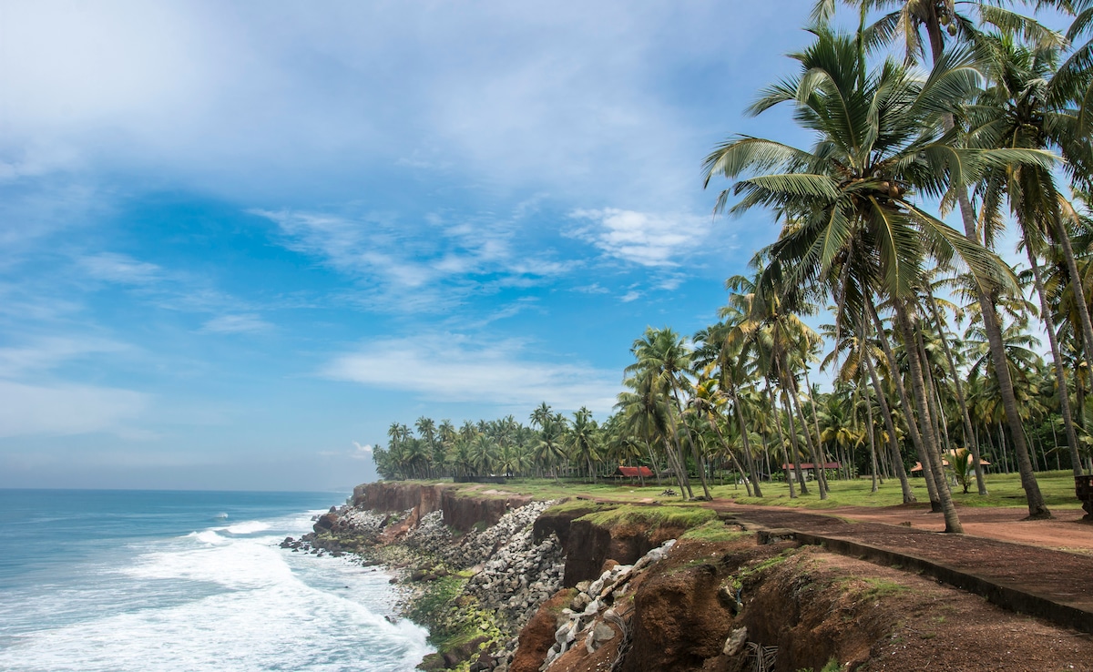 How To Explore Varkala Under Rs 30,000: A Budget Guide For Beach Lovers