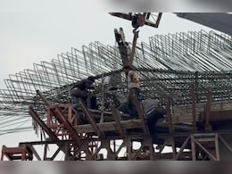 पुल पर काम कर रहा मजदूर लोहे की जाल में फंसा, मौत; जाली काटकर निकाला शव