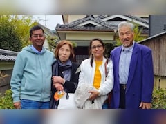 फ्लाइट में साथ बैठे अजनबी बने 'माता-पिता', भारतीय गूगल साइंटिस्ट की कहानी रुला देगी