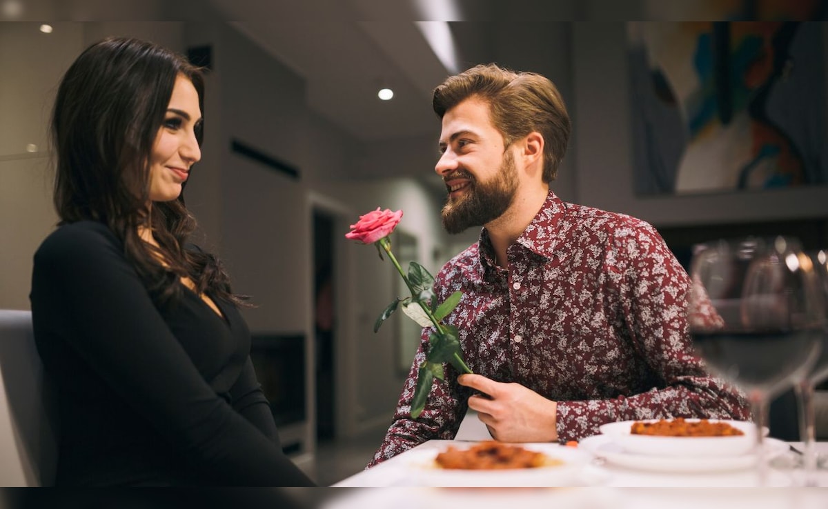 First Date पर लड़कों में ये 4 चीजें नोटिस करती हैं लड़कियां, Relationship Coach से जान लें