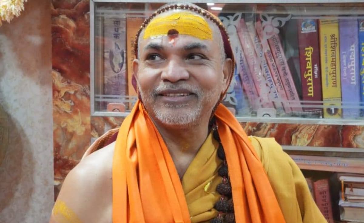 स्वामी अविमुक्तेश्वरानंद सरस्वती मौनी अमावस्या का स्नान करने के लिए रविवार को अपनी पालकी से जा रहे थे, इसी दौरान यह विवाद हो गया.