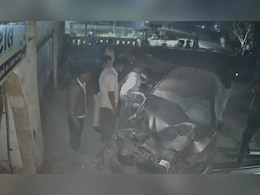 140 की रफ्तार से दौड़ती कार दुकान का शटर तोड़कर अंदर घुसी, खतरनाक वीडियो देख जाएंगे सहम