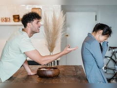 पति की गंदी आदत ने तोड़ दी 30 साल की शादी, चुराता था महिलाओं के अंडरगार्मेंट्स