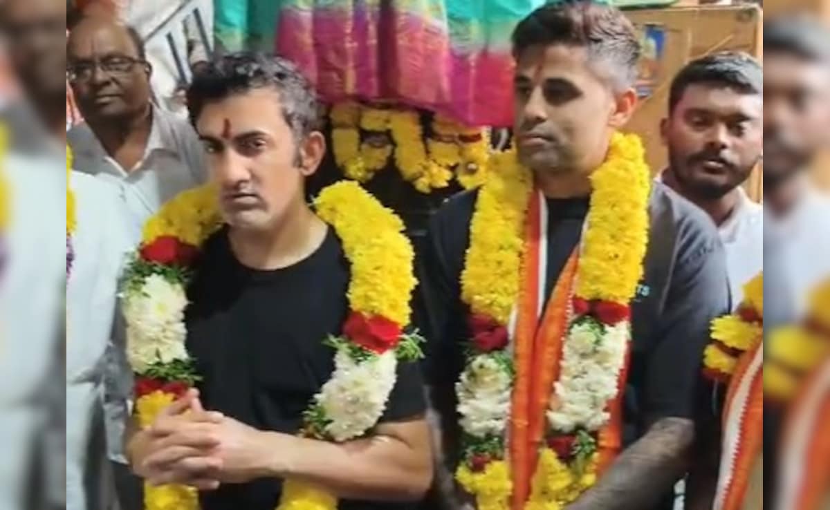 IND vs NZ: चौथे T20 से पहले कोच गंभीर समेत पूरी टीम ने विशाखापत्तनम के सिम्हाचलम मंदिर में टेका माथा