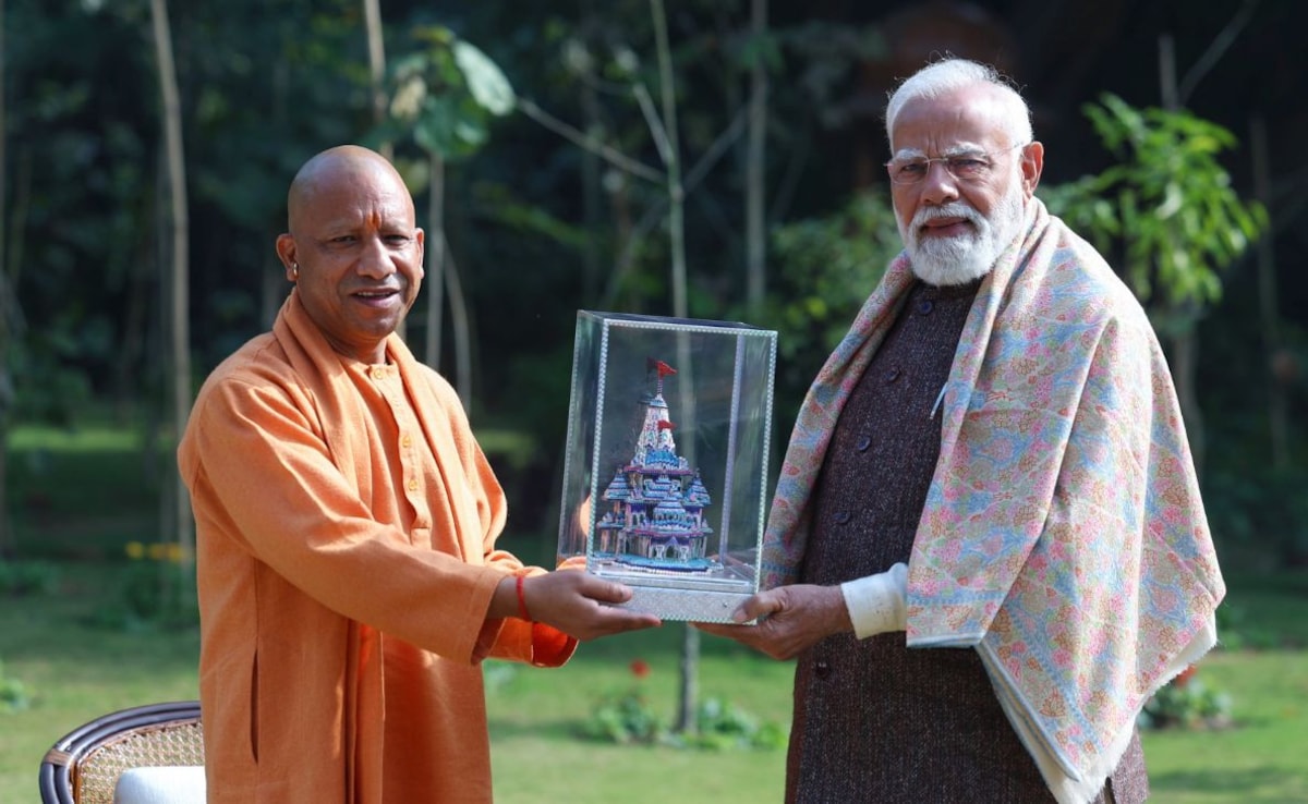 Yogi Adityanath Meets PM Modi, Gifts Him Ram Mandir Replica