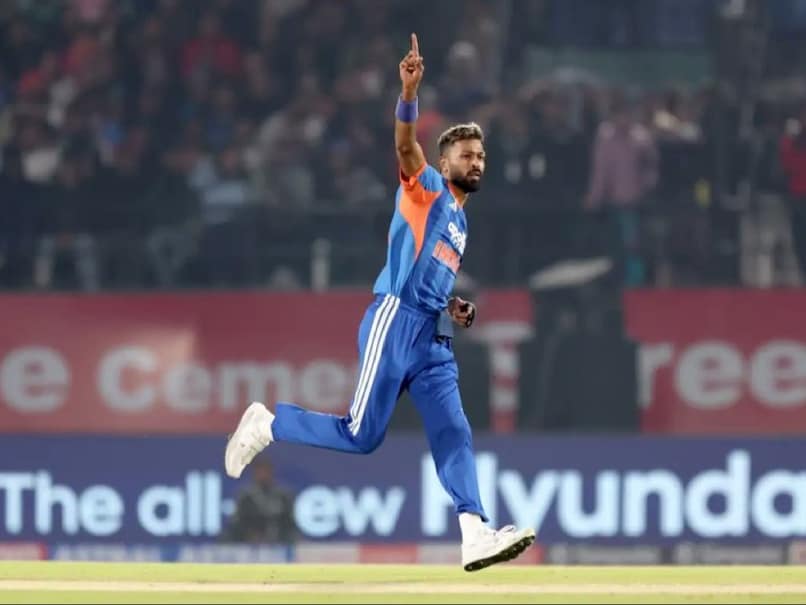 India vs New Zealand LIVE Score, 3rd T20I: After Superhuman Catch, Hardik Pandya Makes Instant Impact With Ball; NZ 2 Down