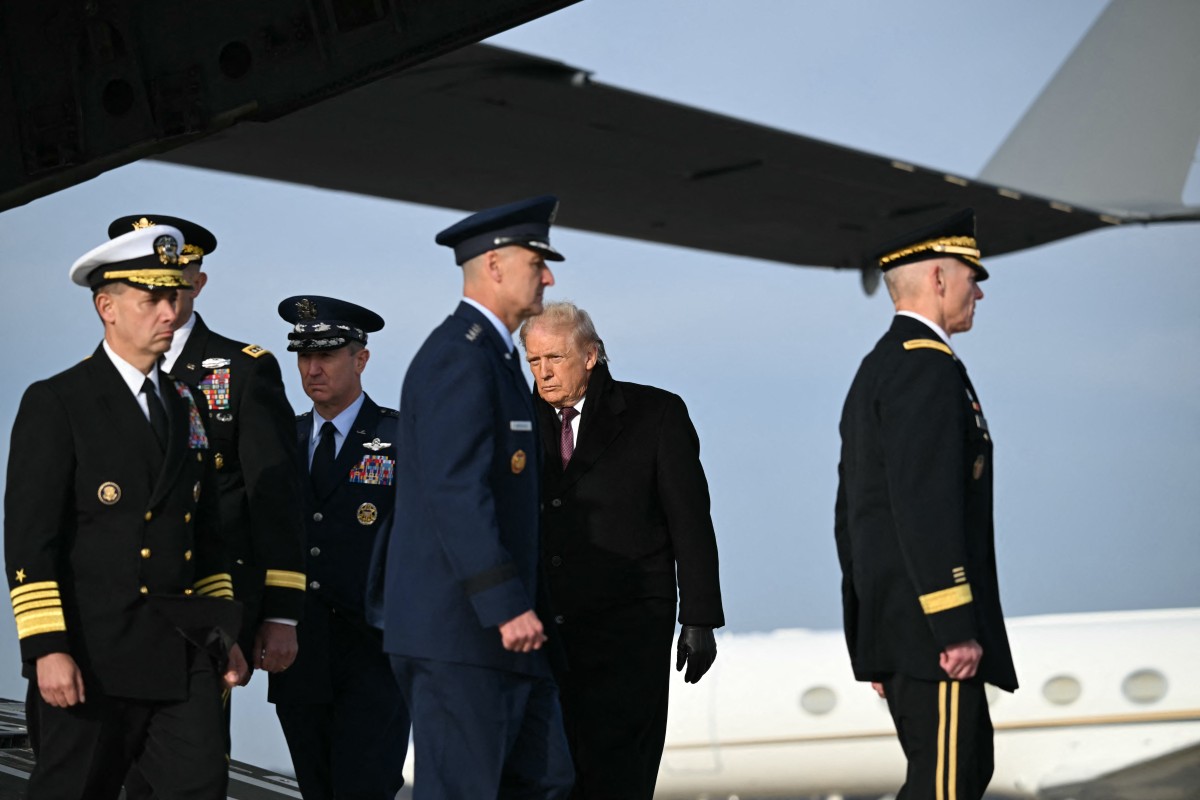 Trump's Davos-Bound Plane Returns To US Base After "Minor" Tech Issue