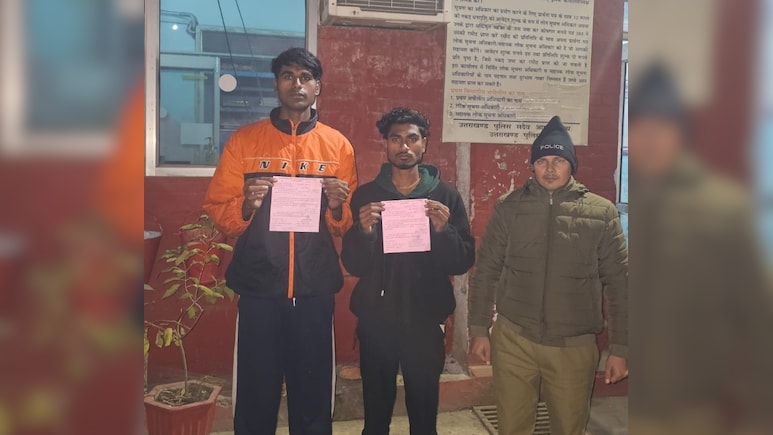 हर की पौड़ी पर अरबी पहनावे में घूम रहे थे 2 युवक, पंडितों ने पुलिस से कर दी शिकायत, जानिए फिर क्या हुआ