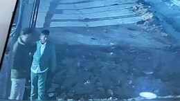 ग्वालियर में फोटो खिंचवाते समय दूल्हे की मां का बैग गायब, रखा था लाखों का सामान; CCTV में दिखे संदिग्ध