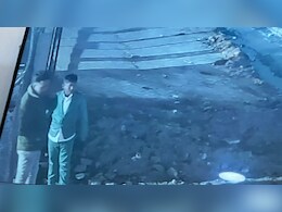 ग्वालियर में फोटो खिंचवाते समय दूल्हे की मां का बैग गायब, रखा था लाखों का सामान; CCTV में दिखे संदिग्ध