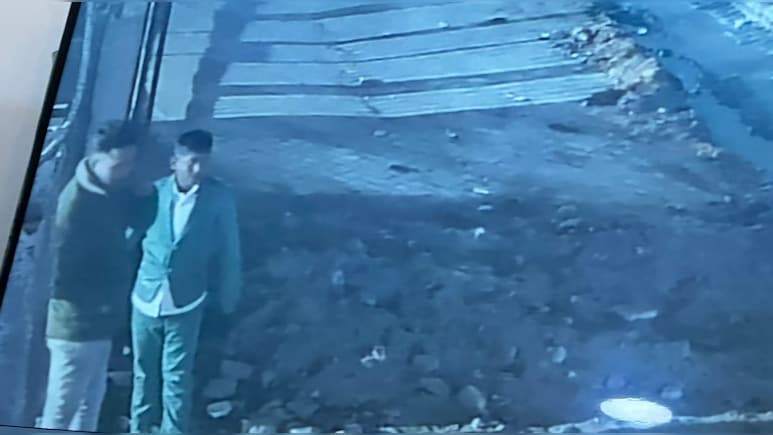 ग्वालियर में फोटो खिंचवाते समय दूल्हे की मां का बैग गायब, रखा था लाखों का सामान; CCTV में दिखे संदिग्ध