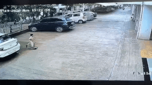 पुणे की सोसाइटी में 5 साल के बच्चे को रौंदते हुई निकली कार, वीडियो देख कांप जाएंगे