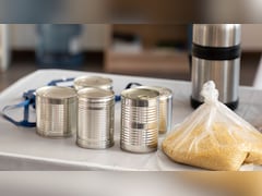 किचन में रखे स्टील-प्लास्टिक के डिब्बे हो गए पीले और चिपचिपे? आज ही अपनाएं ये 3 आसान ट्रिक, मिनटों में आ जाएगी नई जैसी चमक