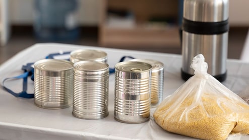 किचन में रखे स्टील-प्लास्टिक के डिब्बे हो गए पीले और चिपचिपे? आज ही अपनाएं ये 3 आसान ट्रिक, मिनटों में आ जाएगी नई जैसी चमक