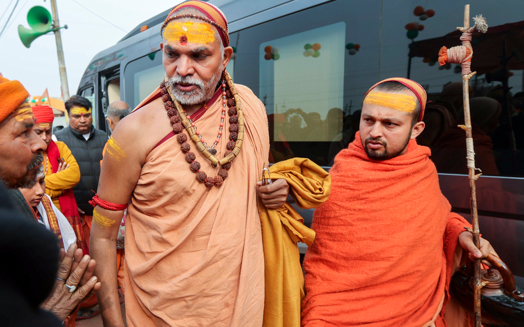 अब थम जाएगा प्रयागराज विवाद? शंकराचार्य अविमुक्तेश्वरानंद से माफी मांगेगा मेला प्रशासन, जानें पूरा मामला