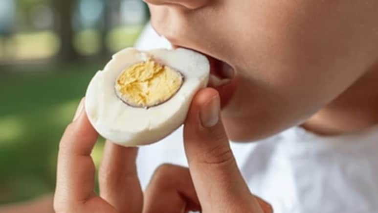 सर्दियों में अंडा: ठंड से लड़ाई का सुपरफूड, इम्यूनिटी बढ़ाए और थकान भगाए